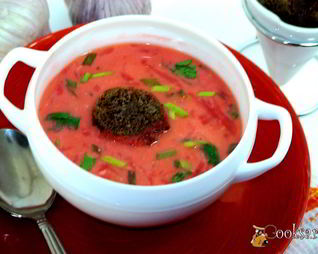 Пдбиваний борщ с чесночными крутонами