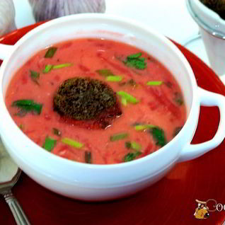 Пдбиваний борщ с чесночными крутонами