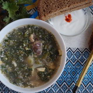 Зеленый борщ с крапивой