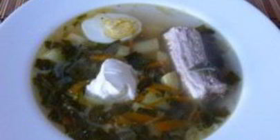зеленый борщ с яйцом и щавелем