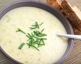 Грибной суп с плавленым сыром и зеленью