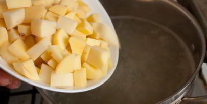 картофельный суп с курицей и кукурузой