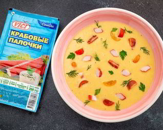 Кукурузный суп с крабовыми палочками