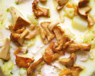 Куриный суп из цветной капусты с лесными грибами