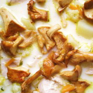 Куриный суп из цветной капусты с лесными грибами