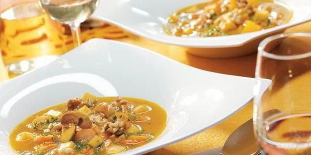 Рецепт морковно-манговый суп с грильяжем из орешков и чили