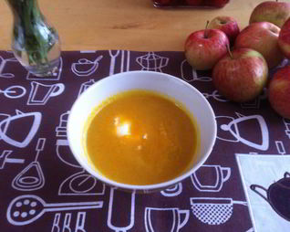 Острый яблочно-морковный суп