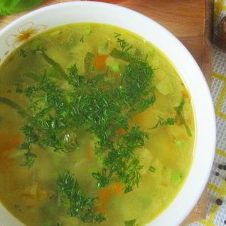 Постный суп с вермишелью, картофелем и зеленым горошком