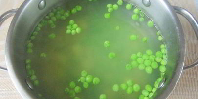 постный суп с вермишелью, картофелем и зеленым горошком