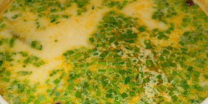 сливочный суп из морепродуктов с горошком