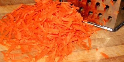 сливочный суп из морепродуктов с горошком