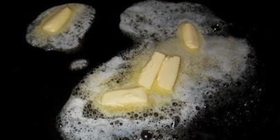 сливочный суп из морепродуктов с горошком