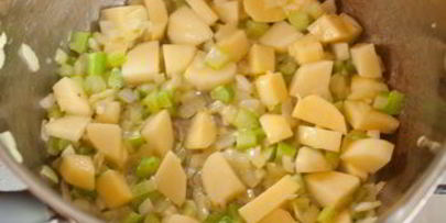 сливочный суп с картофелем и кукурузой