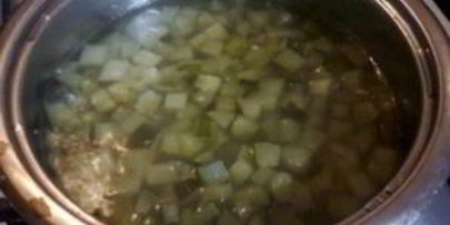 суп c солеными огурцами