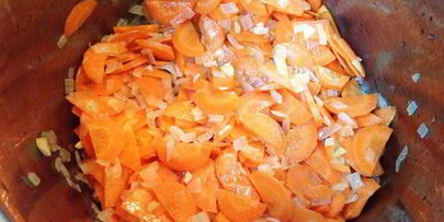 суп из киноа, фасоли и шпината