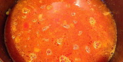 суп из киноа, фасоли и шпината