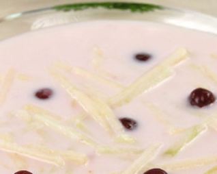 Суп кефирный с яблоками