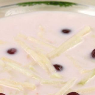 Суп кефирный с яблоками