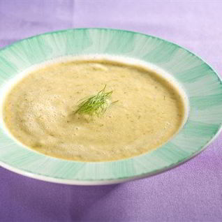 Быстрый зеленый суп-пюре с кабачками