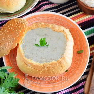 Чешский чесночный суп-пюре в хлебе