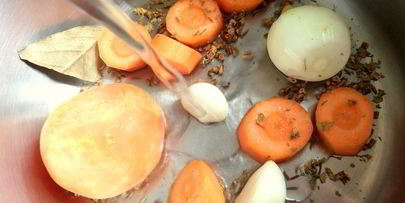 фасолевый суп-пюре на основе ржаного хлеба