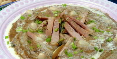 фасолевый суп-пюре на основе ржаного хлеба