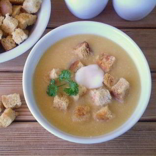 Гороховый суп-пюре с гренками