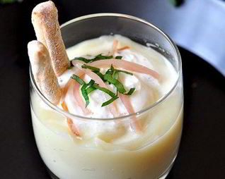 Гороховый суп-пюре с копченостями