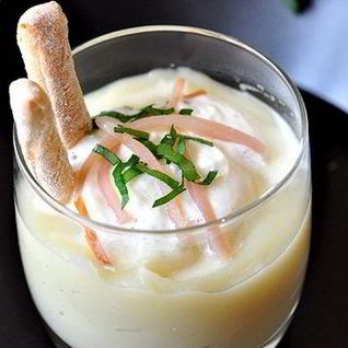 Гороховый суп-пюре с копченостями