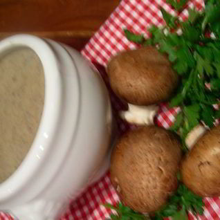 Грибной суп-пюре с запеченным чесноком