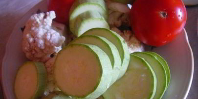 летний овощной суп-пюре с чесночно-сырными клецками