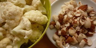 пряный суп-пюре с цветной капустой и миндалем