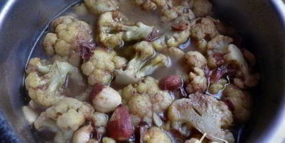 пряный суп-пюре с цветной капустой и миндалем