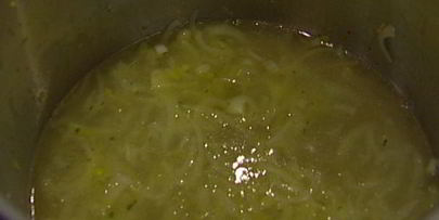 семга с супом-пюре из зеленого горошка