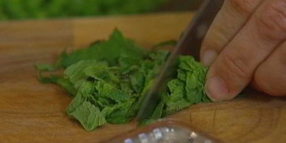 семга с супом-пюре из зеленого горошка