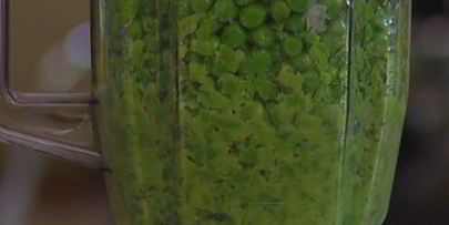 семга с супом-пюре из зеленого горошка