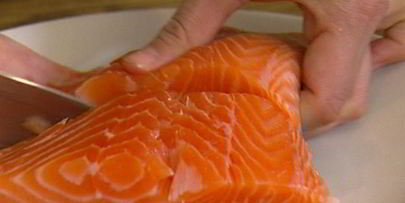 семга с супом-пюре из зеленого горошка