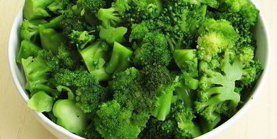 суп-пюре из брокколи с гренками