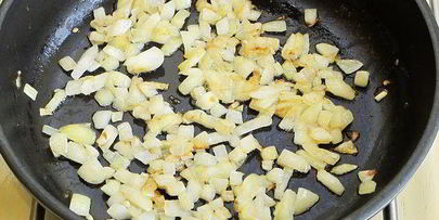 суп-пюре из брокколи с гренками