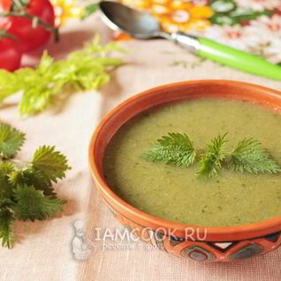 Суп-пюре из черешкового сельдерея с крапивой
