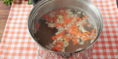 суп-пюре из черешкового сельдерея с крапивой