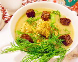 Суп-пюре из фасоли с индейкой и чесночными гренками