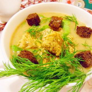 Суп-пюре из фасоли с индейкой и чесночными гренками