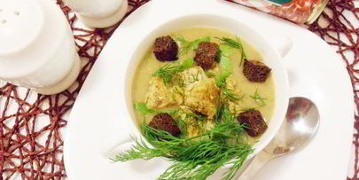 суп-пюре из фасоли с индейкой и чесночными гренками