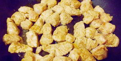 суп-пюре из фасоли с индейкой и чесночными гренками