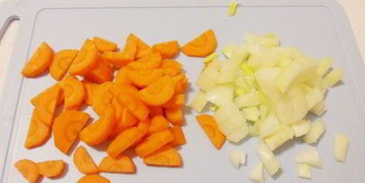 суп-пюре из фасоли с индейкой и чесночными гренками