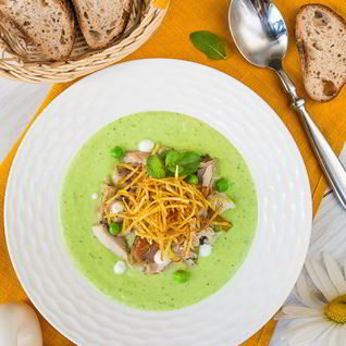 Суп-пюре из горошка с запеченной курицей