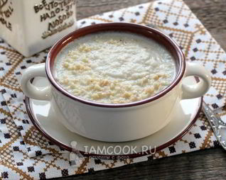 Суп-пюре из корня сельдерея с арахисом