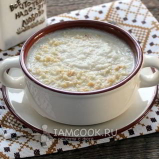 Суп-пюре из корня сельдерея с арахисом