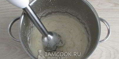 суп-пюре из корня сельдерея с арахисом